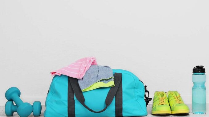 15 Gym Bag Essentials to Always Keep In Women Gym Bag